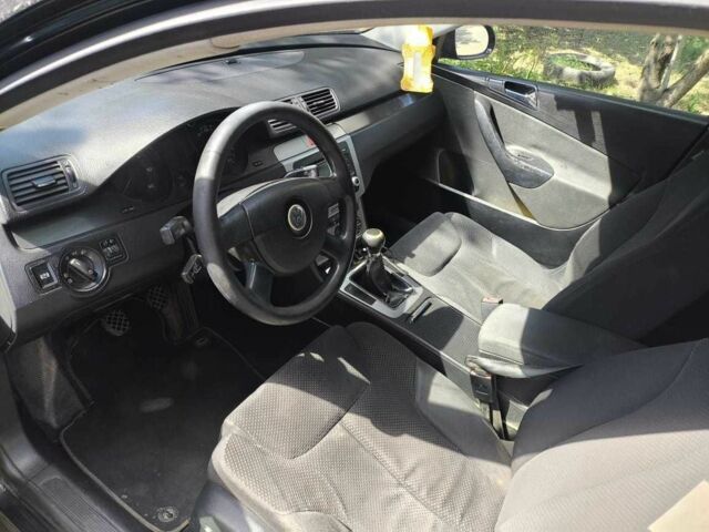 Черный Фольксваген Пассат, объемом двигателя 2 л и пробегом 400 тыс. км за 2611 $, фото 7 на Automoto.ua