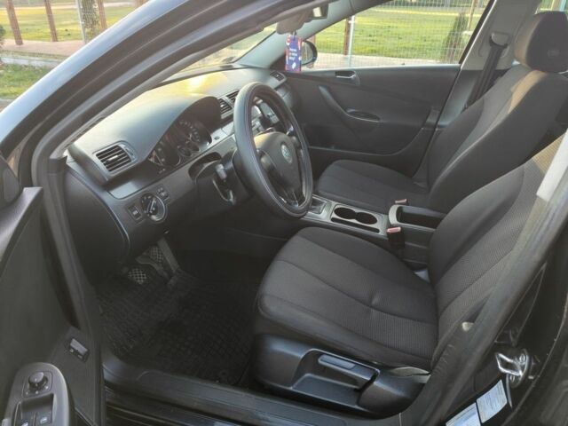 Черный Фольксваген Пассат, объемом двигателя 2 л и пробегом 240 тыс. км за 2750 $, фото 5 на Automoto.ua