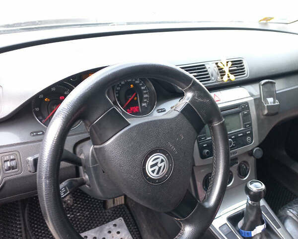 Черный Фольксваген Пассат, объемом двигателя 1.97 л и пробегом 350 тыс. км за 5700 $, фото 8 на Automoto.ua