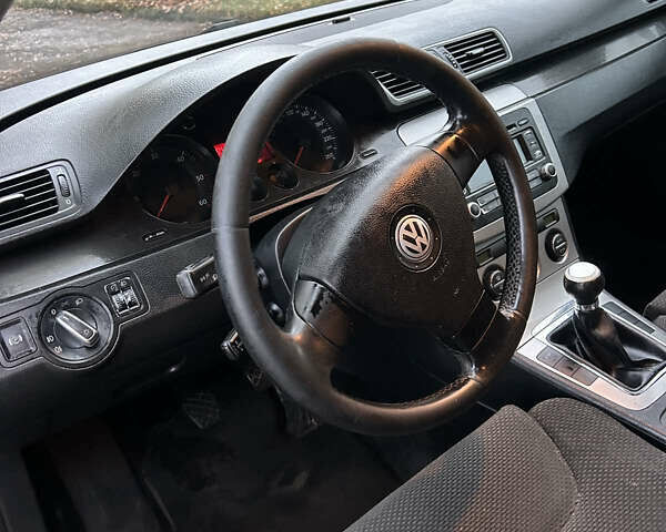 Черный Фольксваген Пассат, объемом двигателя 2 л и пробегом 405 тыс. км за 3000 $, фото 8 на Automoto.ua