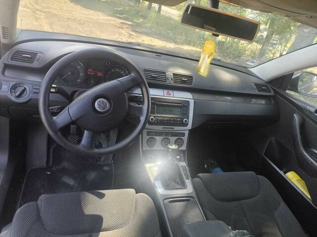 Черный Фольксваген Пассат, объемом двигателя 2 л и пробегом 400 тыс. км за 2611 $, фото 4 на Automoto.ua