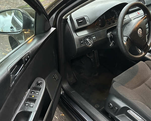 Черный Фольксваген Пассат, объемом двигателя 2 л и пробегом 405 тыс. км за 3000 $, фото 10 на Automoto.ua