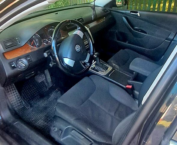 Черный Фольксваген Пассат, объемом двигателя 2 л и пробегом 299 тыс. км за 6450 $, фото 2 на Automoto.ua