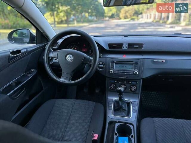 Черный Фольксваген Пассат, объемом двигателя 1.6 л и пробегом 270 тыс. км за 5200 $, фото 24 на Automoto.ua