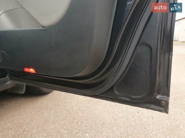 Черный Фольксваген Пассат, объемом двигателя 1.97 л и пробегом 250 тыс. км за 3999 $, фото 19 на Automoto.ua