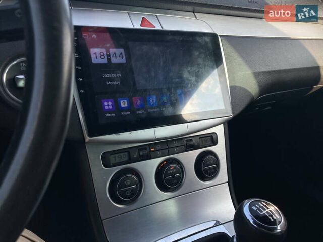 Черный Фольксваген Пассат, объемом двигателя 1.98 л и пробегом 240 тыс. км за 6400 $, фото 23 на Automoto.ua