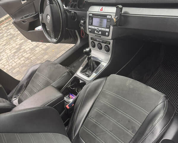 Черный Фольксваген Пассат, объемом двигателя 1.97 л и пробегом 300 тыс. км за 5600 $, фото 9 на Automoto.ua