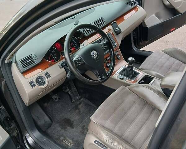 Черный Фольксваген Пассат, объемом двигателя 2 л и пробегом 290 тыс. км за 5200 $, фото 4 на Automoto.ua