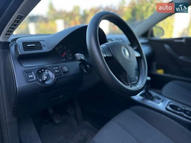 Черный Фольксваген Пассат, объемом двигателя 1.6 л и пробегом 270 тыс. км за 5200 $, фото 25 на Automoto.ua