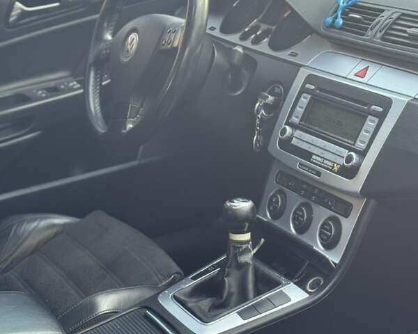 Чорний Фольксваген Пассат, об'ємом двигуна 2 л та пробігом 195 тис. км за 6450 $, фото 45 на Automoto.ua