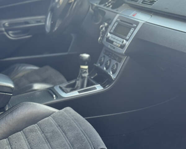 Чорний Фольксваген Пассат, об'ємом двигуна 2 л та пробігом 195 тис. км за 6450 $, фото 47 на Automoto.ua