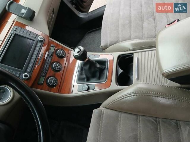 Черный Фольксваген Пассат, объемом двигателя 2 л и пробегом 290 тыс. км за 5200 $, фото 8 на Automoto.ua