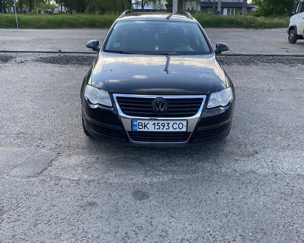 Черный Фольксваген Пассат, объемом двигателя 2 л и пробегом 241 тыс. км за 6000 $, фото 3 на Automoto.ua