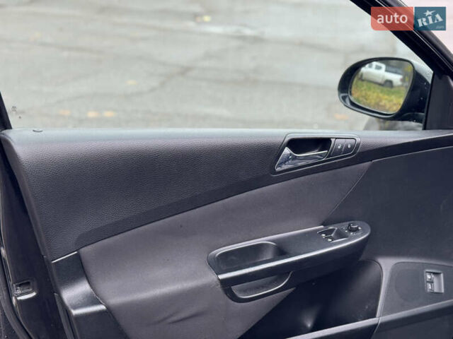 Черный Фольксваген Пассат, объемом двигателя 1.9 л и пробегом 438 тыс. км за 5950 $, фото 30 на Automoto.ua