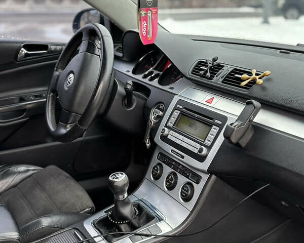 Черный Фольксваген Пассат, объемом двигателя 1.97 л и пробегом 398 тыс. км за 6300 $, фото 11 на Automoto.ua