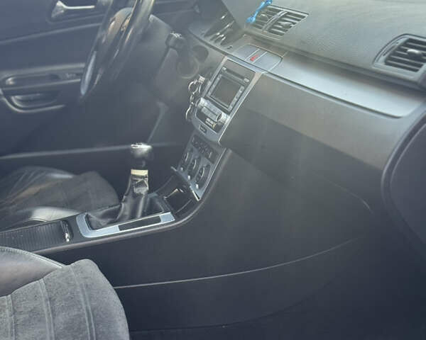 Чорний Фольксваген Пассат, об'ємом двигуна 2 л та пробігом 195 тис. км за 6450 $, фото 46 на Automoto.ua