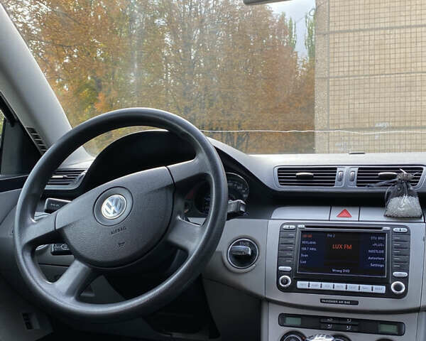 Черный Фольксваген Пассат, объемом двигателя 1.97 л и пробегом 317 тыс. км за 6450 $, фото 32 на Automoto.ua