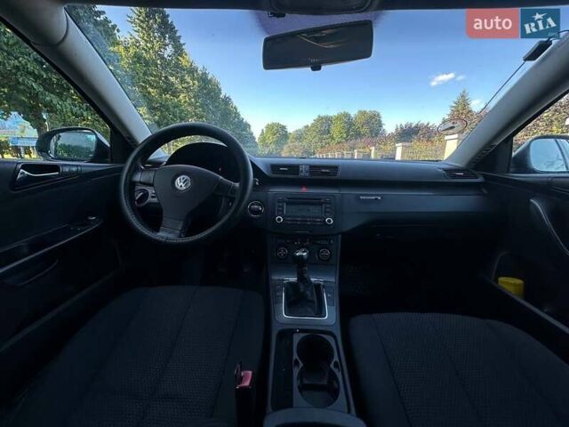 Черный Фольксваген Пассат, объемом двигателя 1.6 л и пробегом 270 тыс. км за 5200 $, фото 26 на Automoto.ua