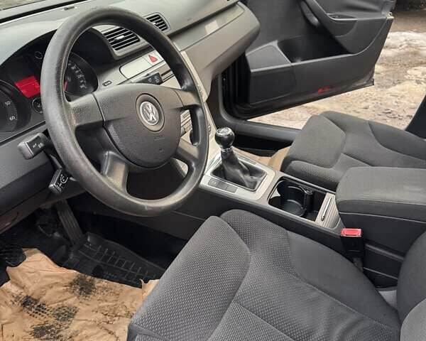 Черный Фольксваген Пассат, объемом двигателя 1.9 л и пробегом 270 тыс. км за 4900 $, фото 7 на Automoto.ua