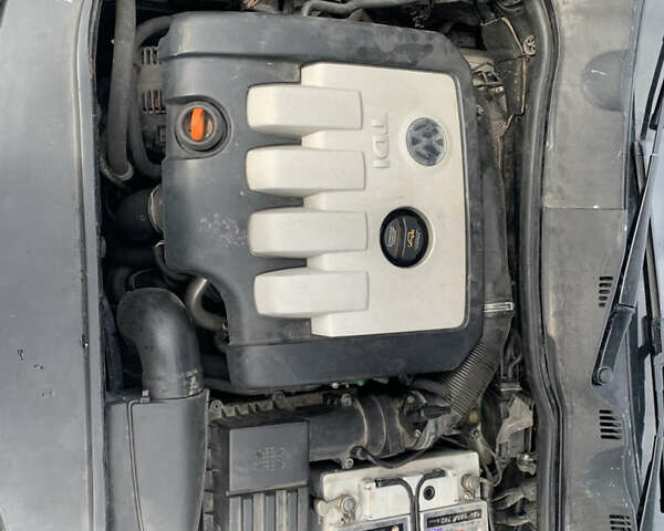 Черный Фольксваген Пассат, объемом двигателя 1.97 л и пробегом 274 тыс. км за 6500 $, фото 8 на Automoto.ua