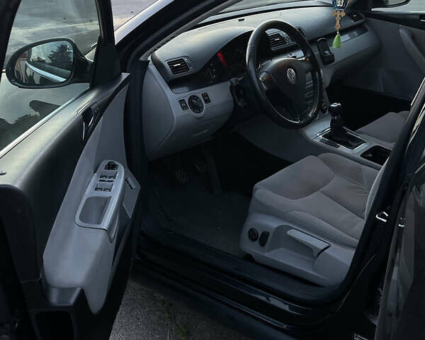 Чорний Фольксваген Пассат, об'ємом двигуна 1.6 л та пробігом 300 тис. км за 5700 $, фото 14 на Automoto.ua