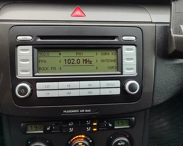 Черный Фольксваген Пассат, объемом двигателя 1.6 л и пробегом 243 тыс. км за 6799 $, фото 53 на Automoto.ua