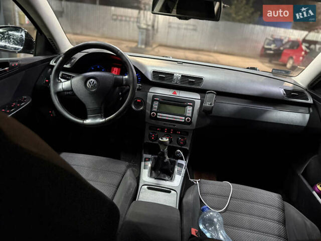 Черный Фольксваген Пассат, объемом двигателя 1.9 л и пробегом 300 тыс. км за 2400 $, фото 13 на Automoto.ua