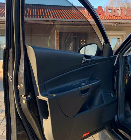 Черный Фольксваген Пассат, объемом двигателя 1.97 л и пробегом 325 тыс. км за 6200 $, фото 22 на Automoto.ua