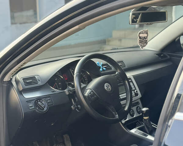 Чорний Фольксваген Пассат, об'ємом двигуна 2 л та пробігом 195 тис. км за 6450 $, фото 37 на Automoto.ua