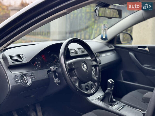 Черный Фольксваген Пассат, объемом двигателя 1.9 л и пробегом 438 тыс. км за 5950 $, фото 28 на Automoto.ua