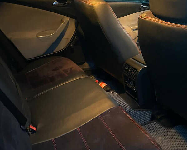 Чорний Фольксваген Пассат, об'ємом двигуна 1.97 л та пробігом 320 тис. км за 6600 $, фото 6 на Automoto.ua