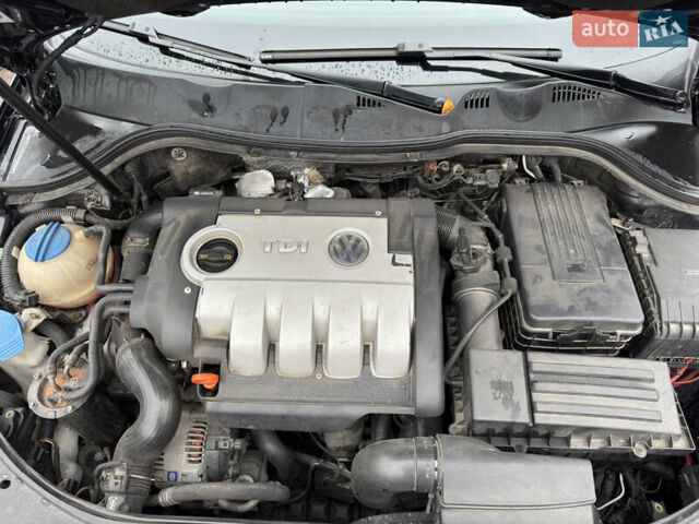 Черный Фольксваген Пассат, объемом двигателя 1.9 л и пробегом 438 тыс. км за 5950 $, фото 33 на Automoto.ua