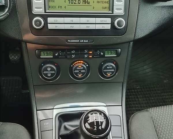 Черный Фольксваген Пассат, объемом двигателя 1.6 л и пробегом 243 тыс. км за 6799 $, фото 55 на Automoto.ua