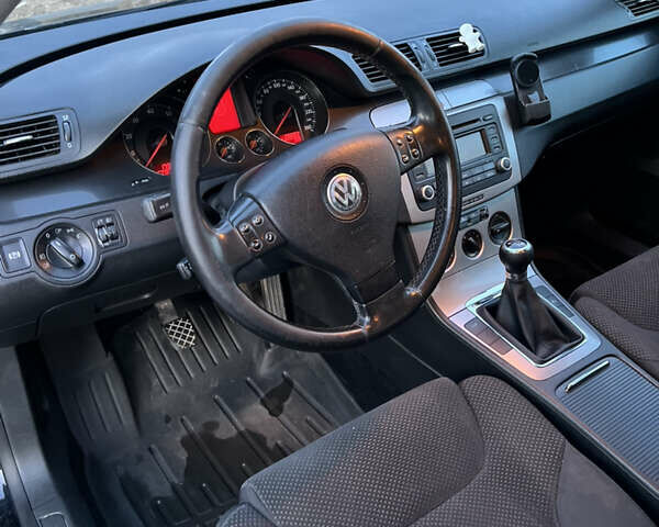 Черный Фольксваген Пассат, объемом двигателя 1.98 л и пробегом 266 тыс. км за 4950 $, фото 11 на Automoto.ua