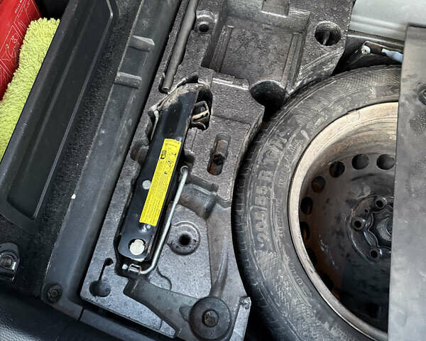 Черный Фольксваген Пассат, объемом двигателя 1.97 л и пробегом 300 тыс. км за 5700 $, фото 27 на Automoto.ua