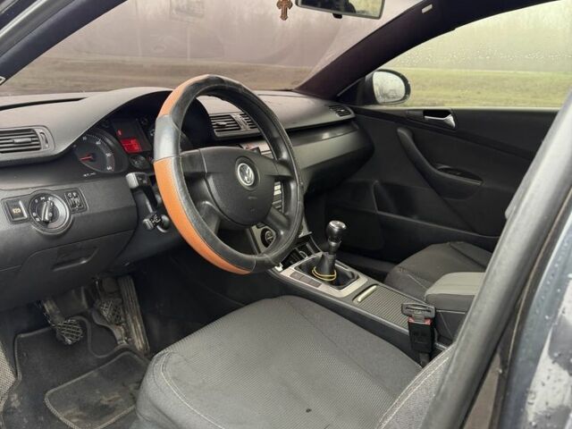 Черный Фольксваген Пассат, объемом двигателя 2 л и пробегом 400 тыс. км за 3350 $, фото 4 на Automoto.ua