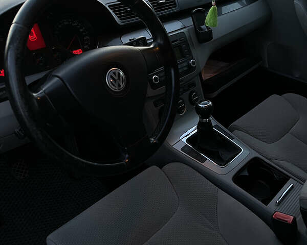 Чорний Фольксваген Пассат, об'ємом двигуна 1.6 л та пробігом 300 тис. км за 5700 $, фото 16 на Automoto.ua