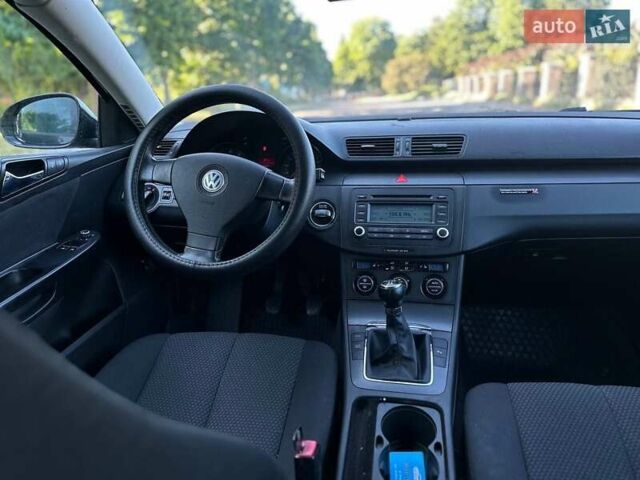 Черный Фольксваген Пассат, объемом двигателя 1.6 л и пробегом 270 тыс. км за 5200 $, фото 21 на Automoto.ua