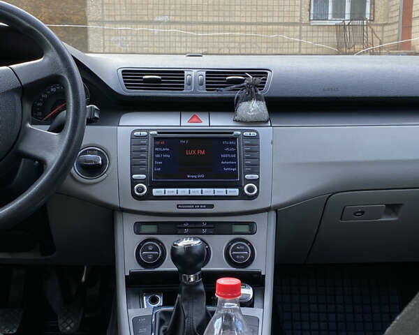 Черный Фольксваген Пассат, объемом двигателя 1.97 л и пробегом 317 тыс. км за 6450 $, фото 31 на Automoto.ua