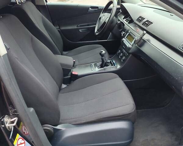 Черный Фольксваген Пассат, объемом двигателя 1.6 л и пробегом 243 тыс. км за 6799 $, фото 69 на Automoto.ua