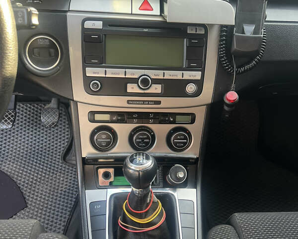 Чорний Фольксваген Пассат, об'ємом двигуна 1.97 л та пробігом 282 тис. км за 6350 $, фото 4 на Automoto.ua