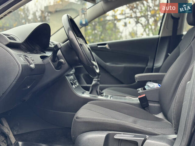 Черный Фольксваген Пассат, объемом двигателя 1.9 л и пробегом 438 тыс. км за 5950 $, фото 29 на Automoto.ua