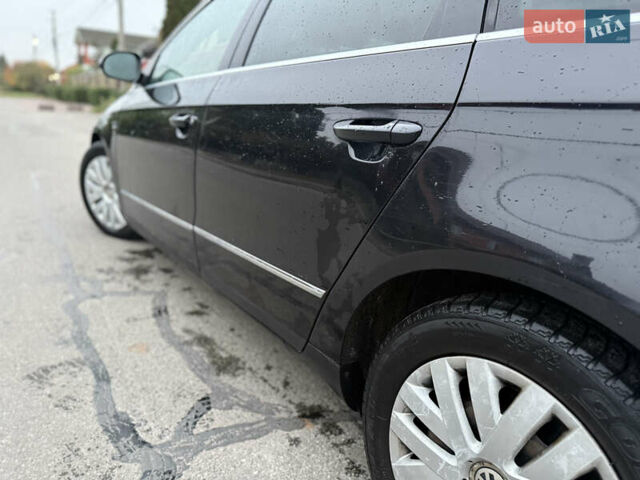 Черный Фольксваген Пассат, объемом двигателя 1.9 л и пробегом 300 тыс. км за 2400 $, фото 11 на Automoto.ua