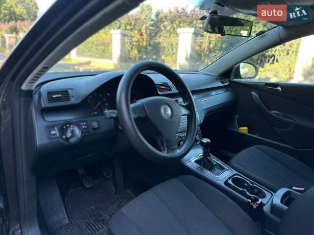 Черный Фольксваген Пассат, объемом двигателя 1.6 л и пробегом 270 тыс. км за 5200 $, фото 27 на Automoto.ua