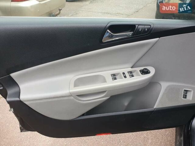 Черный Фольксваген Пассат, объемом двигателя 1.97 л и пробегом 250 тыс. км за 3999 $, фото 7 на Automoto.ua