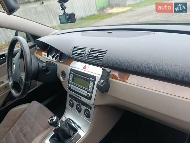 Черный Фольксваген Пассат, объемом двигателя 1.6 л и пробегом 250 тыс. км за 5500 $, фото 21 на Automoto.ua