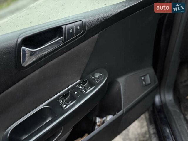 Черный Фольксваген Пассат, объемом двигателя 1.9 л и пробегом 300 тыс. км за 2400 $, фото 12 на Automoto.ua