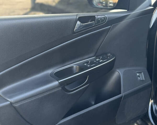 Чорний Фольксваген Пассат, об'ємом двигуна 2 л та пробігом 195 тис. км за 6450 $, фото 41 на Automoto.ua