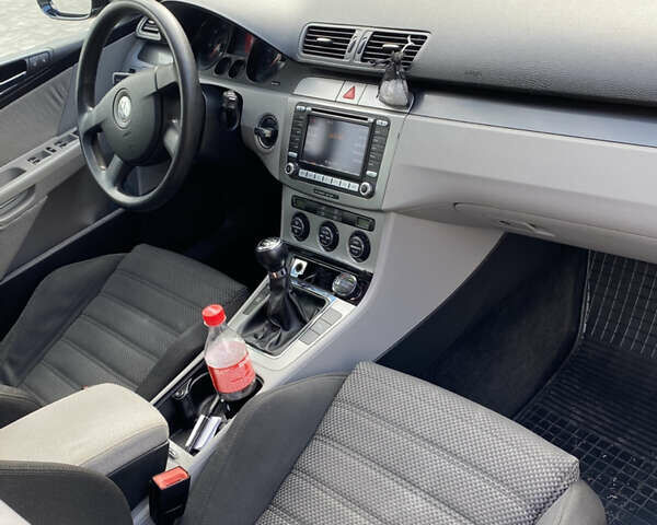 Черный Фольксваген Пассат, объемом двигателя 1.97 л и пробегом 317 тыс. км за 6450 $, фото 37 на Automoto.ua