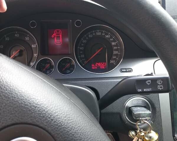 Чорний Фольксваген Пассат, об'ємом двигуна 1.6 л та пробігом 246 тис. км за 5600 $, фото 7 на Automoto.ua